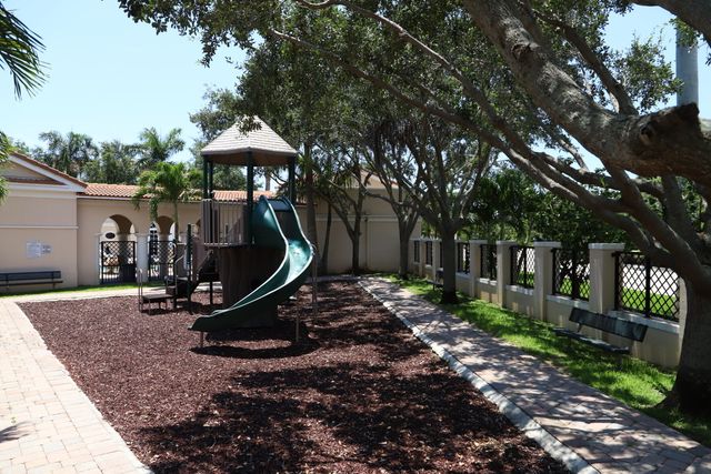 806 NW 82ND Place, Boca Raton, FL 33487
