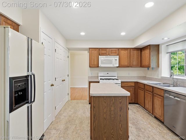 543 Arlington Drive, Rochester Hills, MI 48307