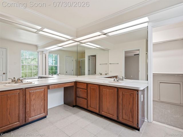 543 Arlington Drive, Rochester Hills, MI 48307