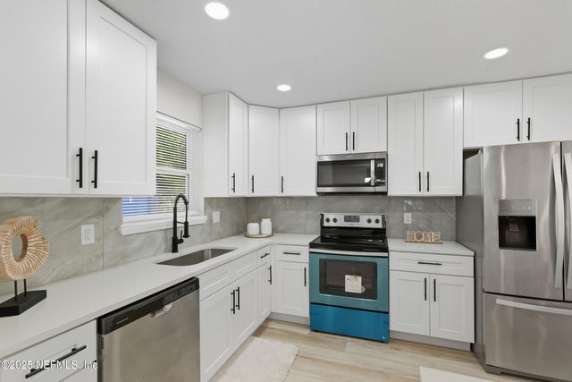 2944 CORKWOOD Road W, Jacksonville, FL 32277