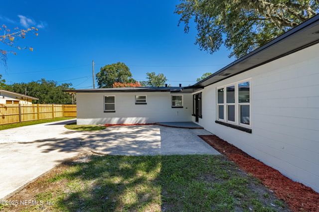 2944 CORKWOOD Road W, Jacksonville, FL 32277