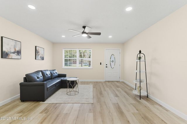 2944 CORKWOOD Road W, Jacksonville, FL 32277