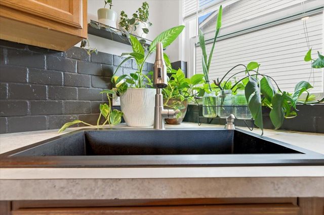 2389 AVENUE M WAY, Council Bluffs, IA 51501