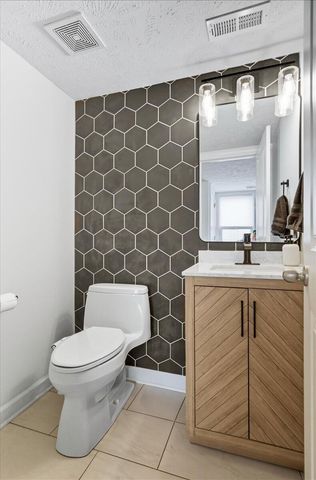 2389 AVENUE M WAY, Council Bluffs, IA 51501