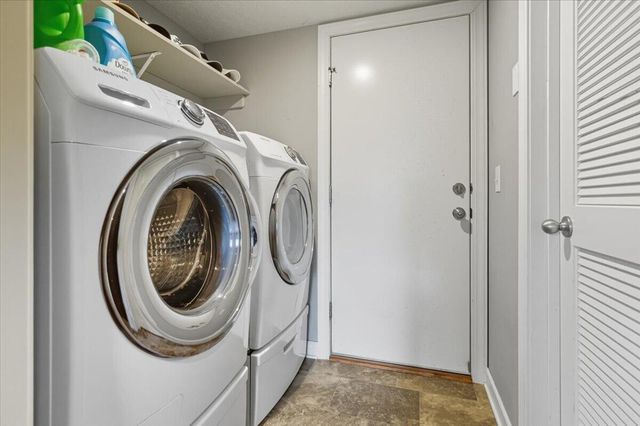 2389 AVENUE M WAY, Council Bluffs, IA 51501