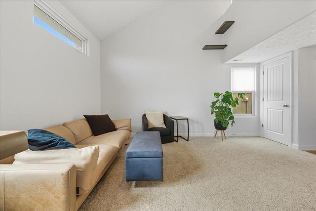 2389 AVENUE M WAY, Council Bluffs, IA 51501