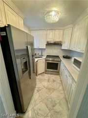 170 Turtle Lake CT 206, Naples, FL 34105