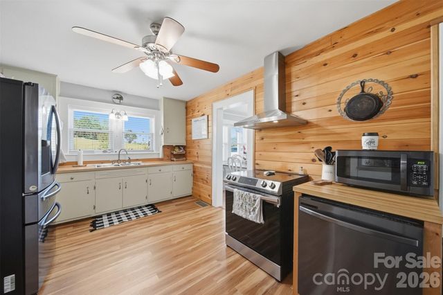 4039 Hartland Road, Lenoir, NC 28645