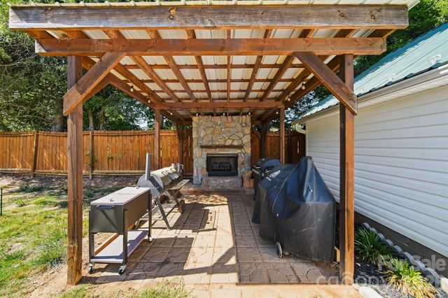 4039 Hartland Road, Lenoir, NC 28645