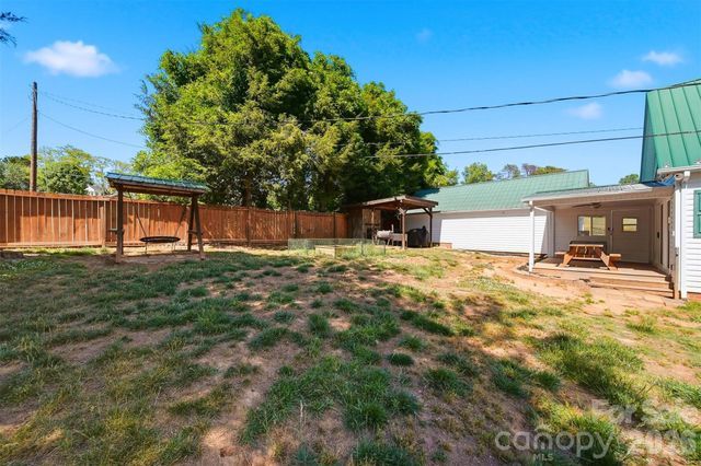 4039 Hartland Road, Lenoir, NC 28645