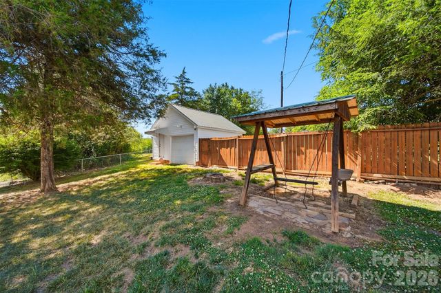 4039 Hartland Road, Lenoir, NC 28645