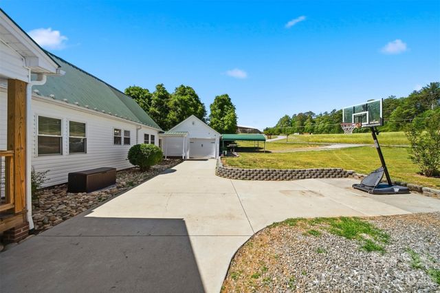 4039 Hartland Road, Lenoir, NC 28645
