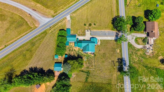 4039 Hartland Road, Lenoir, NC 28645