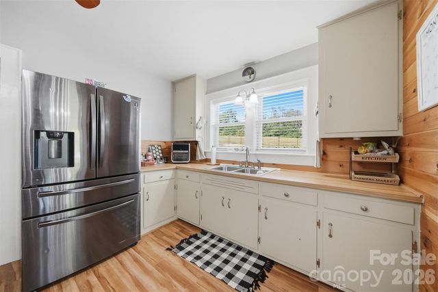 4039 Hartland Road, Lenoir, NC 28645
