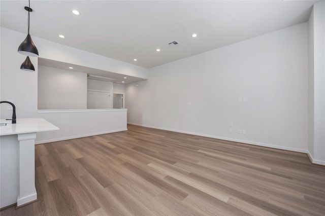 13 Fulton Row Lane, Houston, TX 77076