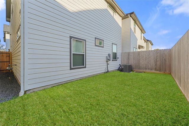 13 Fulton Row Lane, Houston, TX 77076