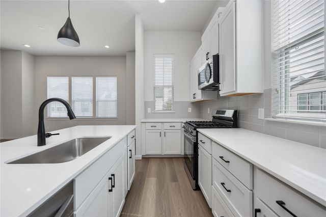 13 Fulton Row Lane, Houston, TX 77076