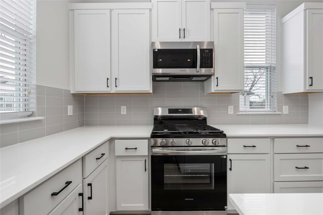 13 Fulton Row Lane, Houston, TX 77076