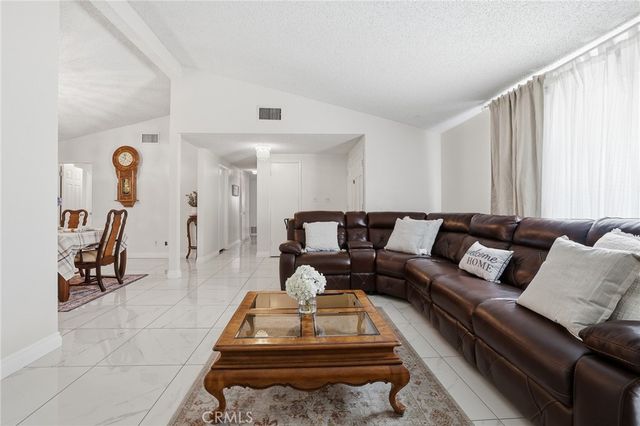 18927 Claycrest, Canyon Country, CA 91351