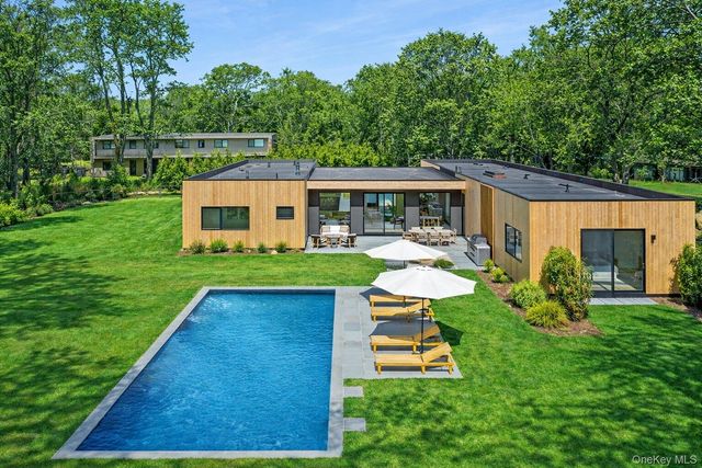 32 School Street, East Hampton, NY 11937