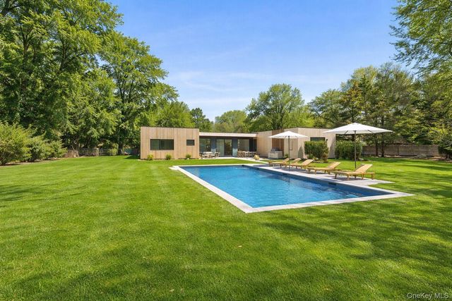 32 School Street, East Hampton, NY 11937