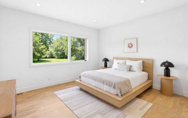 32 School Street, East Hampton, NY 11937