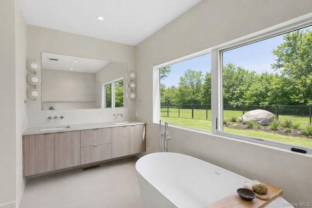 32 School Street, East Hampton, NY 11937