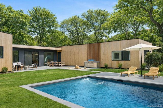 32 School Street, East Hampton, NY 11937