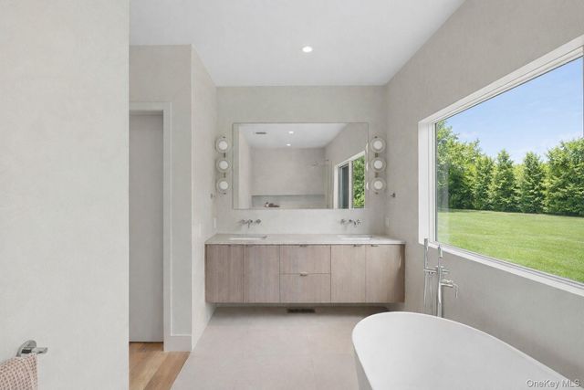 32 School Street, East Hampton, NY 11937