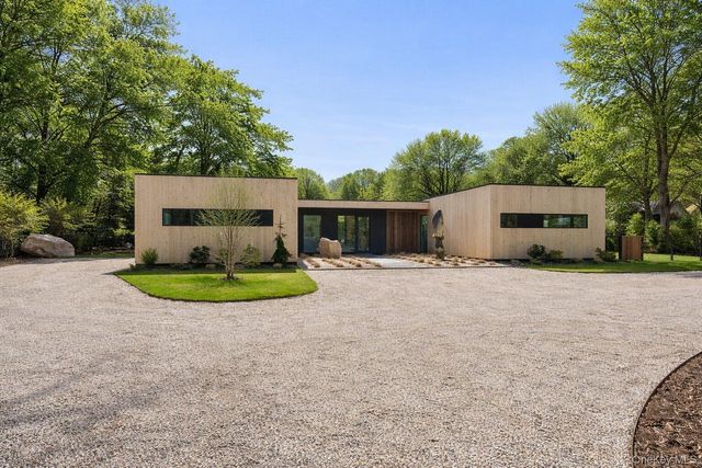32 School Street, East Hampton, NY 11937