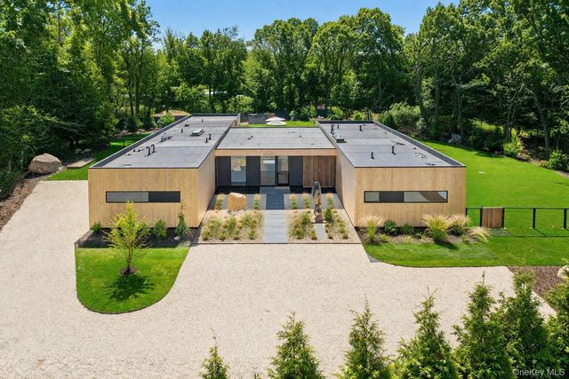 32 School Street, East Hampton, NY 11937