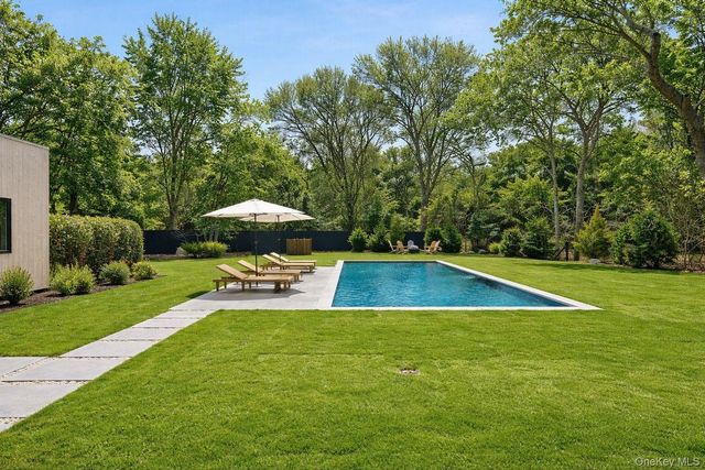 32 School Street, East Hampton, NY 11937