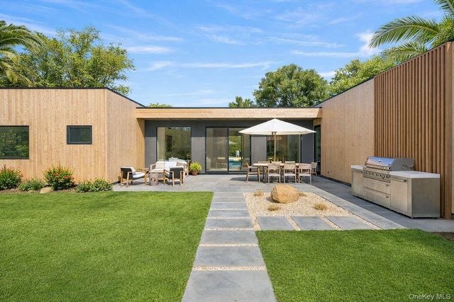 32 School Street, East Hampton, NY 11937