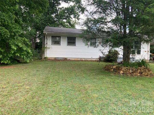 37 HARTSHORN Drive, Candler, NC 28715