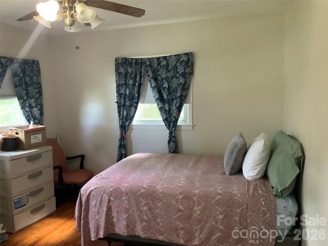 37 HARTSHORN Drive, Candler, NC 28715