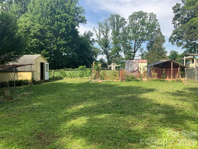37 HARTSHORN Drive, Candler, NC 28715