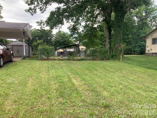 37 HARTSHORN Drive, Candler, NC 28715