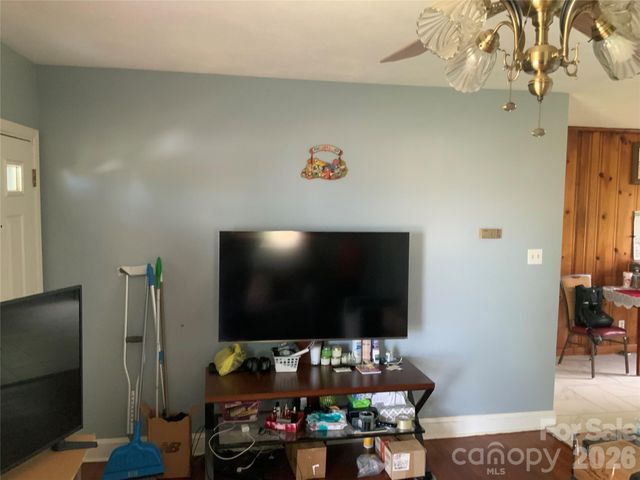 37 HARTSHORN Drive, Candler, NC 28715