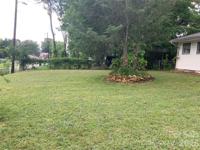 37 HARTSHORN Drive, Candler, NC 28715