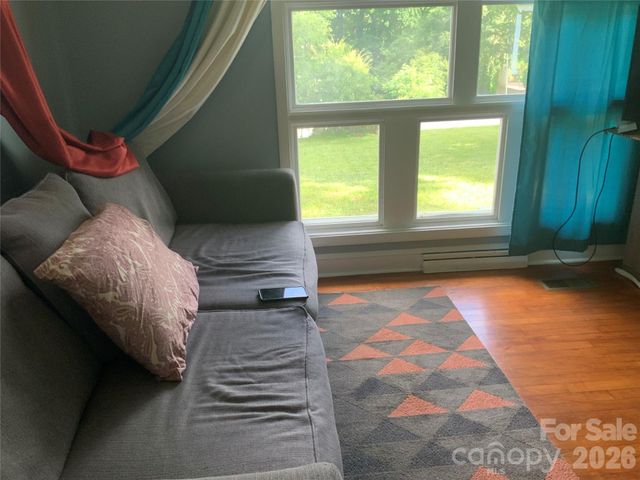 37 HARTSHORN Drive, Candler, NC 28715