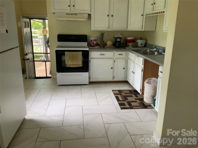 37 HARTSHORN Drive, Candler, NC 28715