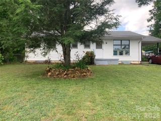 37 HARTSHORN Drive, Candler, NC 28715