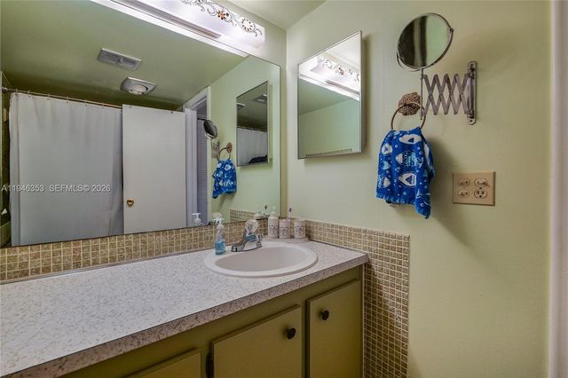 4751 NW 21st St 211, Lauderhill, FL 33313