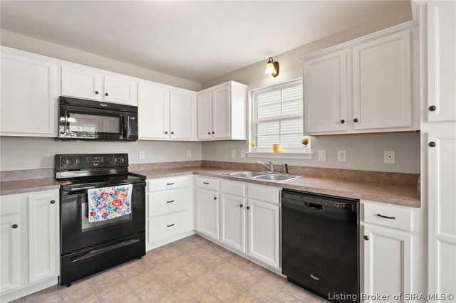 1604 Regans Way, Jeffersonville, IN 47130