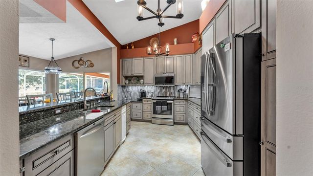 2711 S FAIRWAY DRIVE, Plant City, FL 33566