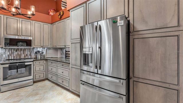 2711 S FAIRWAY DRIVE, Plant City, FL 33566