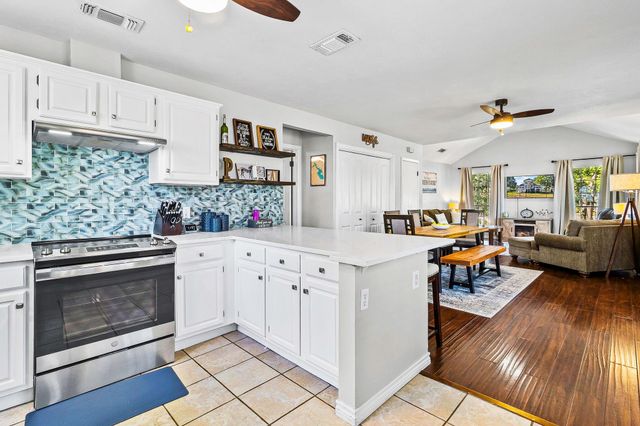 1382 Indian Hill Boulevard, Livingston, TX 77351