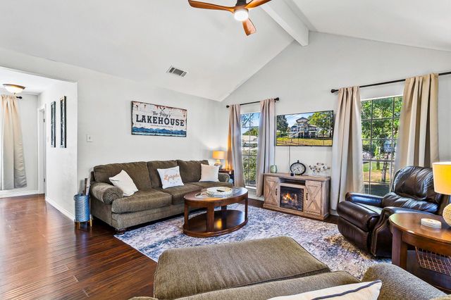 1382 Indian Hill Boulevard, Livingston, TX 77351