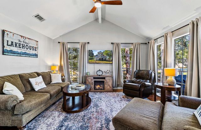 1382 Indian Hill Boulevard, Livingston, TX 77351