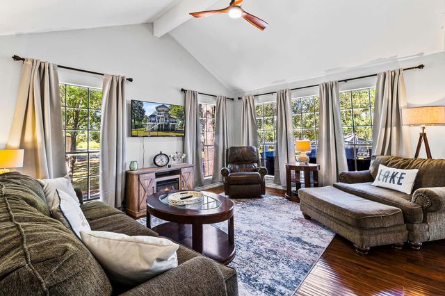 1382 Indian Hill Boulevard, Livingston, TX 77351